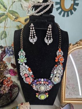 Statement Multicolor Crystal Bib Necklace Jewelry Set